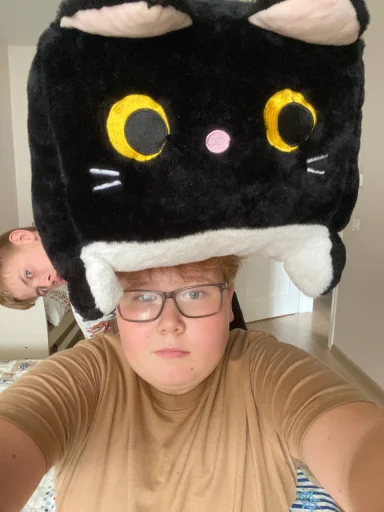 Хз что @MoiStikiBot - 