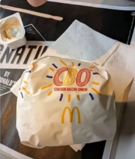 Sticker Shrekmomnt_by_TgEmodziBot - 1