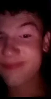 Стикер щовєль плачіт 22 - 1