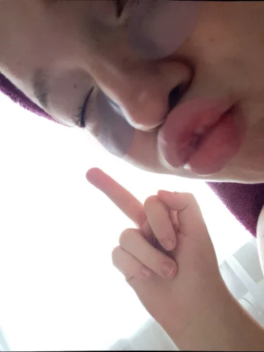 кариша @TgEmodziBot - 