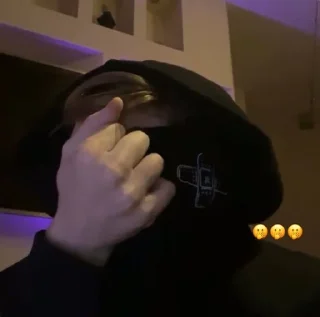 Стикер R @Dkbzl - 3