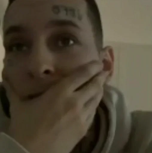 Человек селфи бровь