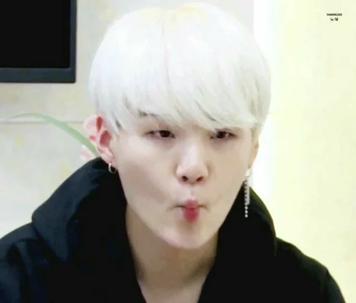 @LIVE_WITH_BTS_20130613 :: @fStikBot - person