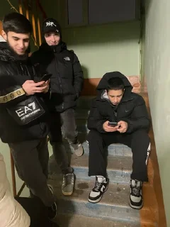 Стикер Амир ебёт шмар • @DayStikBot - 5