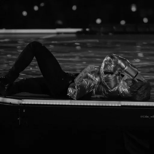 на открытом воздухе Человек монохромный