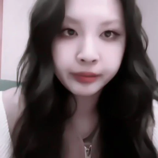 #𝐥𝐢𝐯𝐞: jiwoo 241120 ;: by @paradismaudit - person