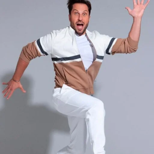 Sticker АРТУР ПИРОЖКОВ НАСТАВИТ МУЖУ РОЖКОВ - 11