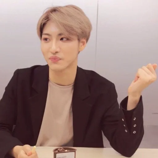 Стикер AteezMemes - 10