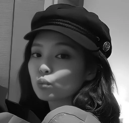Стикер ;;jennie чб bp @fancamkkpop :: @fStikBot - 3