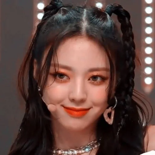 Человек человеческое лицо модный аксессуар