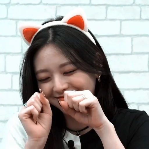 Человек человеческое лицо модный аксессуар