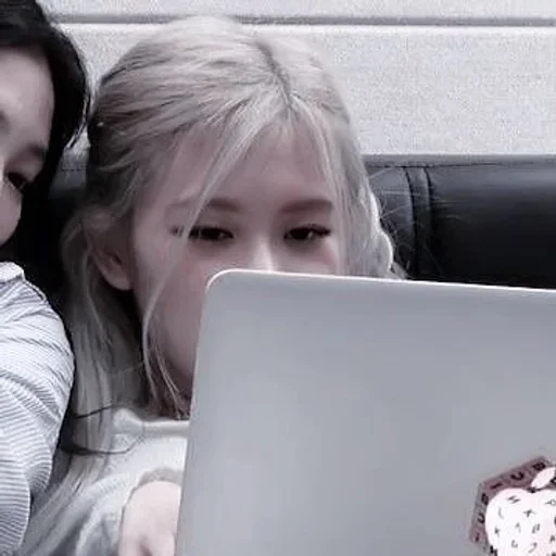 Человек человеческое лицо ноутбук