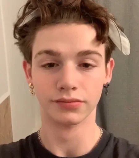 person human face eyebrow