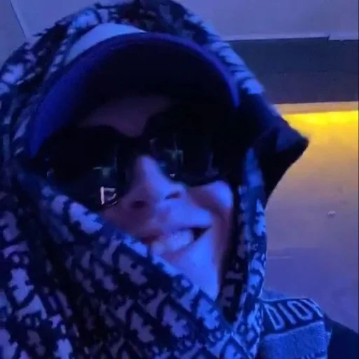 человеческое лицо одежда капюшон