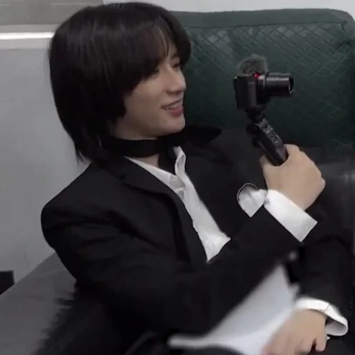 Sticker 静か ; 𝖡𝖾𝗈𝗆𝗀𝗒𝗎 ` @VanteSticker . - 2