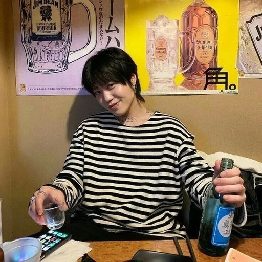 Человек стена одежда