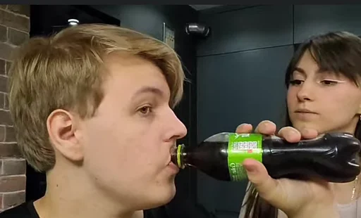 Человек человеческое лицо безалкогольный напиток