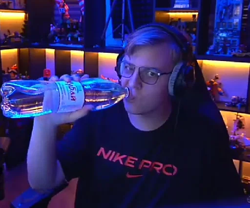 Человек безалкогольный напиток одежда