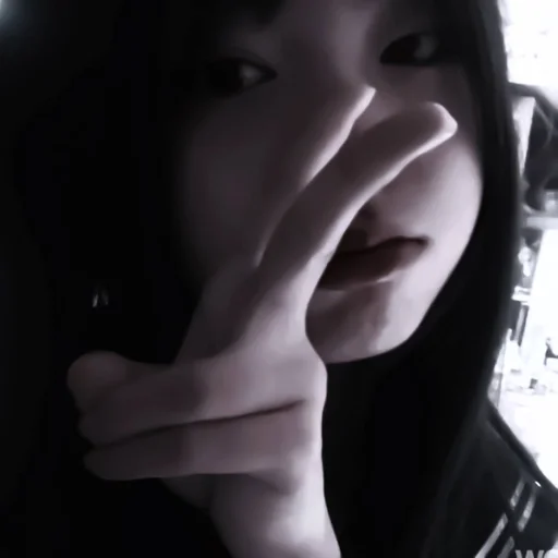 Человек губа черные волосы