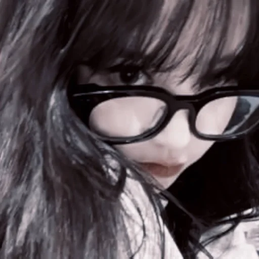 Очки чёлка девочка