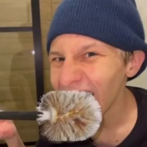 Иди нахуй @TgEmodziBot - 