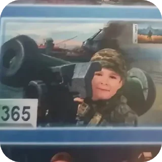 Стикер Чел на фоне чей-то хаты - 6