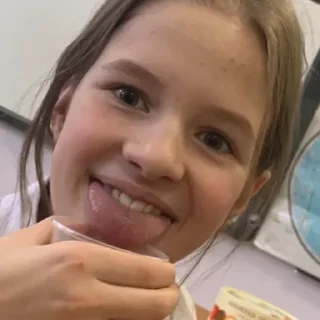 Sticker Что делает с людьми школа - 1