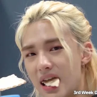 Стикер لاتزرف @ADNDTHSbotb - 9