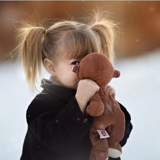 Человек ребёнок целовать