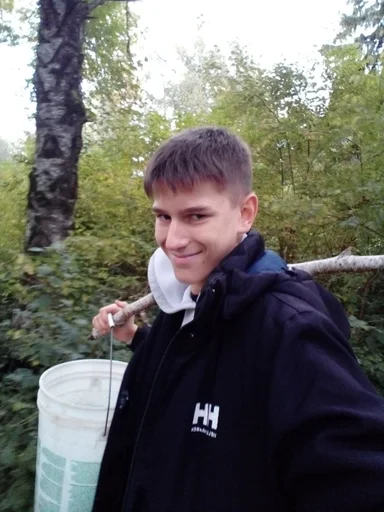 Человек дерево на открытом воздухе