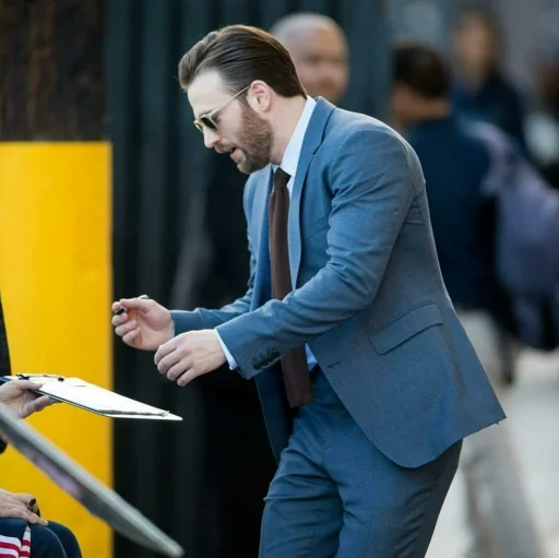 ↻ Chris Evans² ▹▹ @TellMeALie - 