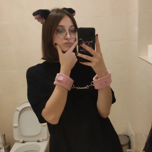 Человек стена ванная