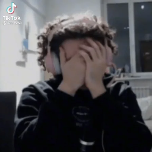 Человек комнатный стена