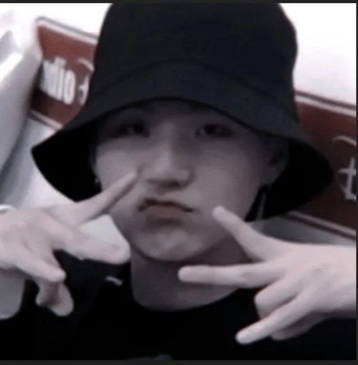 Человек человеческое лицо модный аксессуар