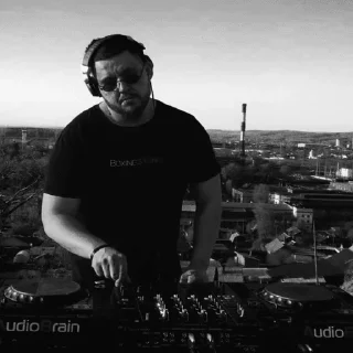 Стикер DJ PLOTINKA - 5