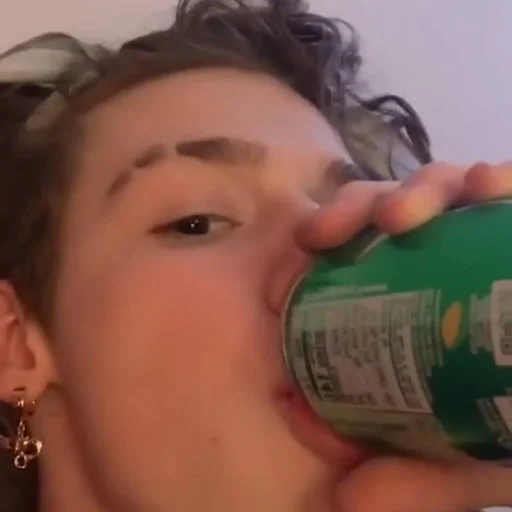 Человек человеческое лицо пить