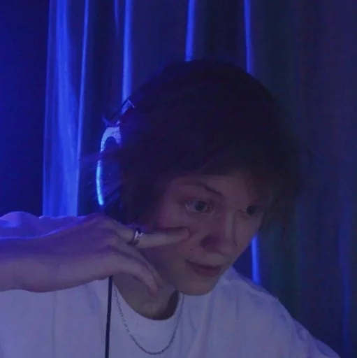 Человек человеческое лицо занавеска