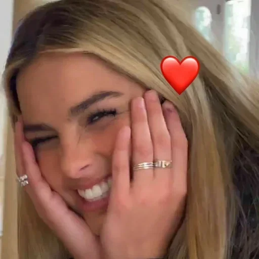 Человек косметика гвоздь