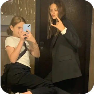 Sticker Девчули 🫰🏽 - 4