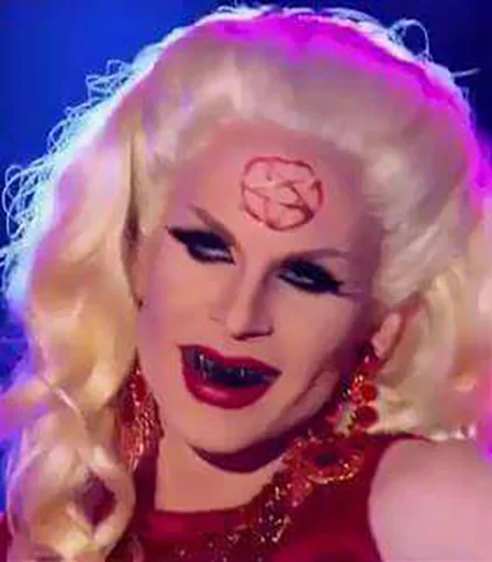 человеческое лицо одежда губная помада