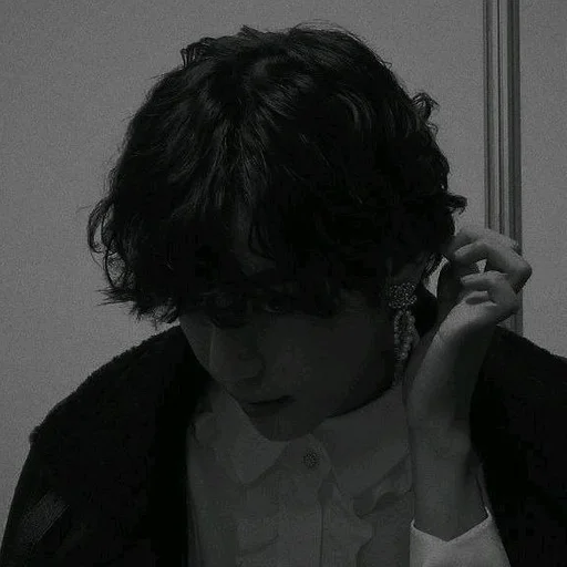 Человек одежда черно-белый