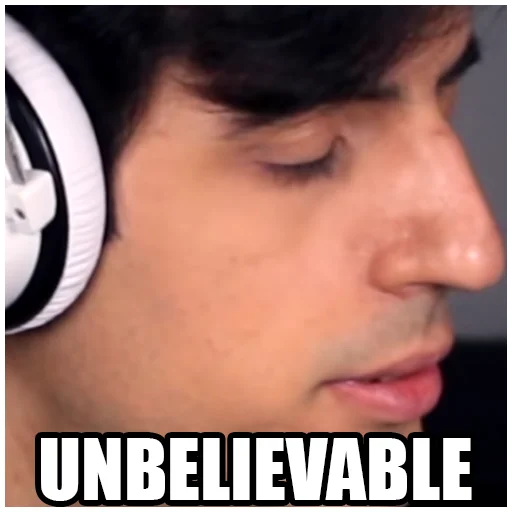 человеческое лицо наушники скриншот