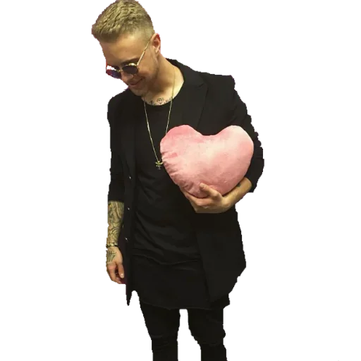 Человек одежда розовый