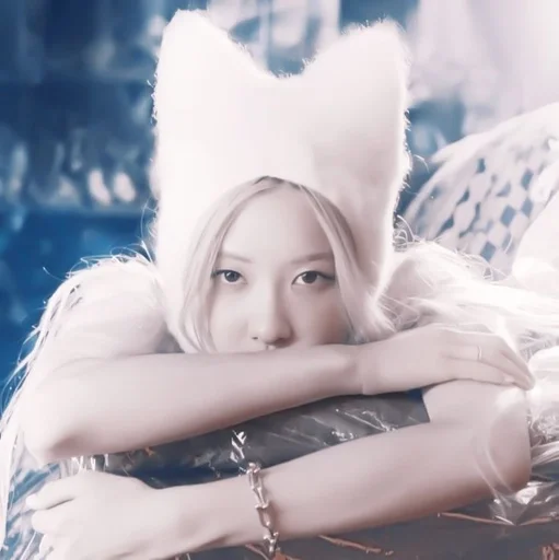 𝘳𝘰𝘴𝘦 – @lawleslyy :: @fStikBot - human face