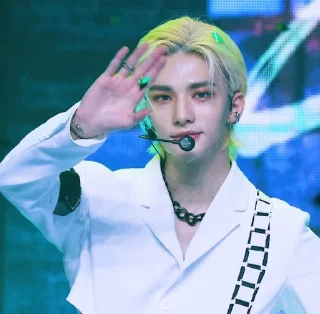 Sticker Энхайпен энд стрей кидс ворлд доминейшн - 6