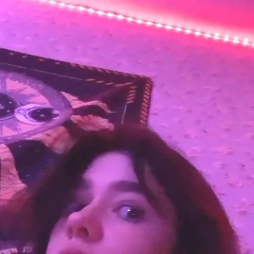 человеческое лицо фиолетовый пурпурный