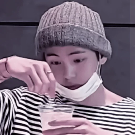 Человек человеческое лицо модный аксессуар