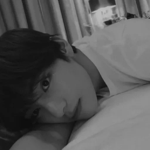 комнатный черно-белый человеческое лицо