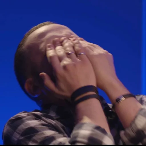 Человек небо запястье