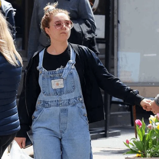 Стикер Florence Pugh¹ • @ArtXFemale - 5